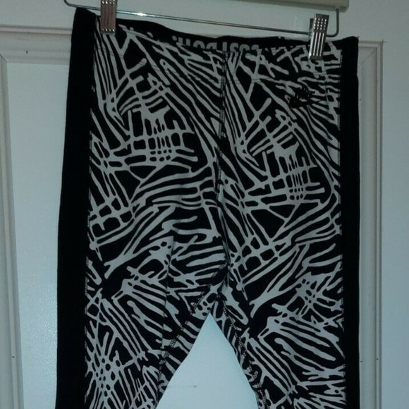 NIKE Leg-A-See Printed Leggings Pants Blk White M - Picture 4 of 9